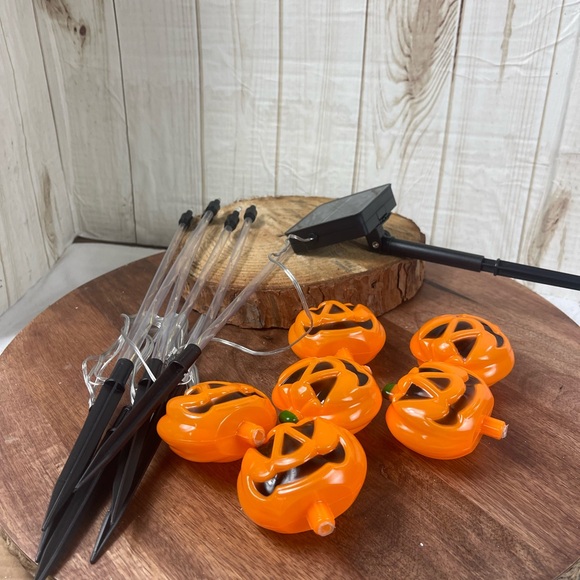 Orange Pumpkin Solar pathway lights for Halloween decorations set of 6 . - Picture 1 of 6